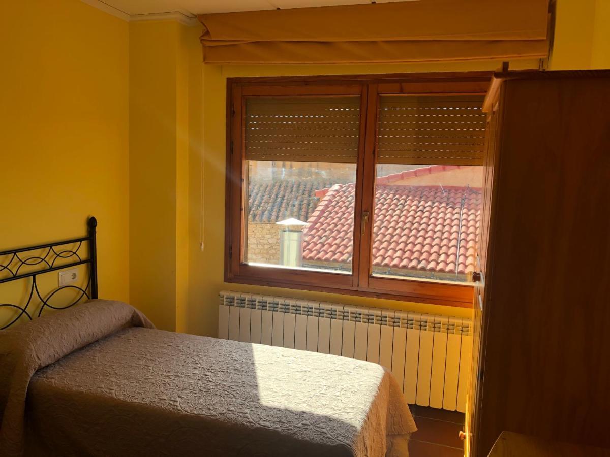 Bar Hostal Torralba De Los Sisones Экстерьер фото